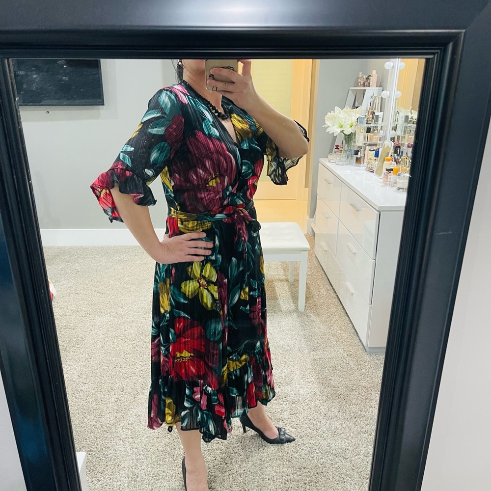 Danny&Nicole floral flare dress, 3/4 sleeve. Size 6